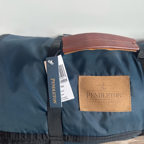 Pendleton Navy and Multicolor Roll-Up Blanket - Picture 5 of 7